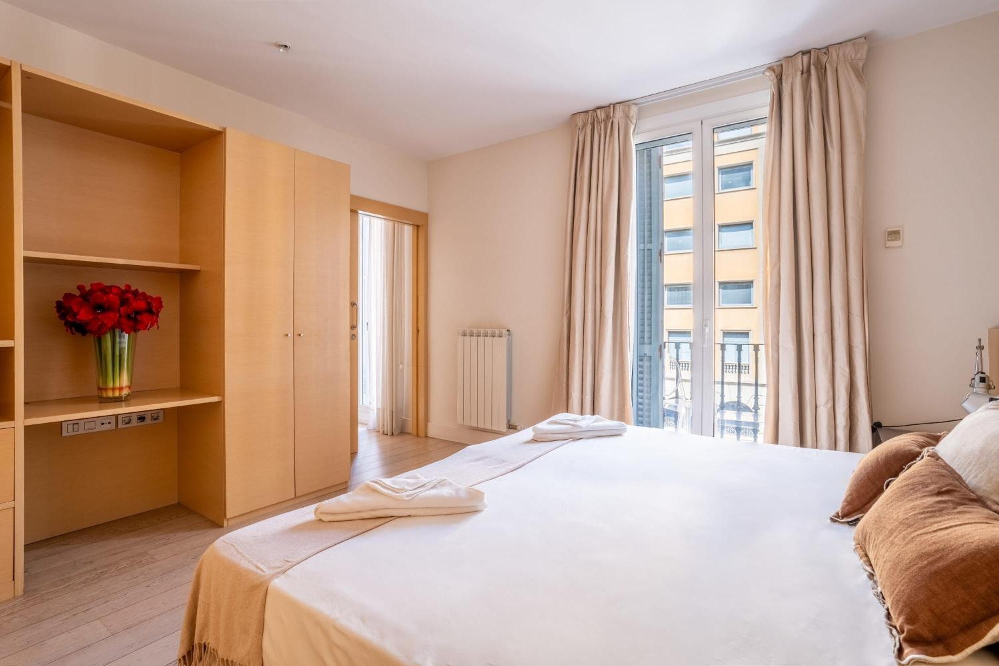 Classy 3bed 3bath In Eixample Barcelona